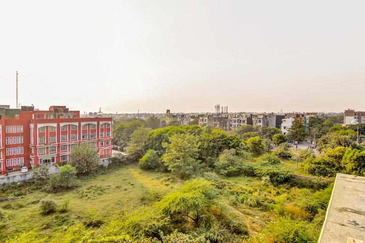 Flagship Hotel Secret Mirage Near Rithala Metro Station New Delhi Bagian luar foto