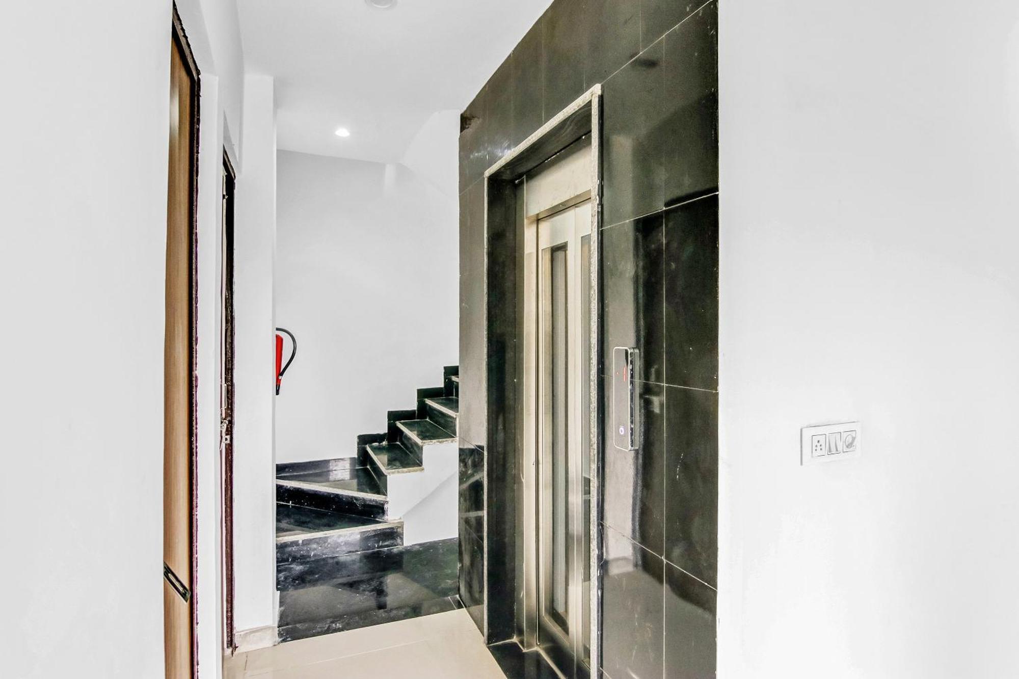Flagship Hotel Secret Mirage Near Rithala Metro Station New Delhi Bagian luar foto